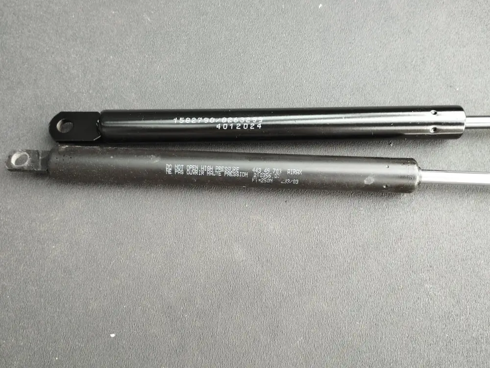 Comment changer les 2 vérins du hayon du coffre  C3 Pluriel